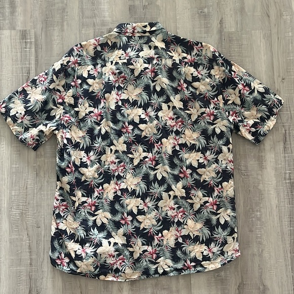 Marine Layer Vintage Hawaiian Print Button Up Shirt - Picture 6 of 6